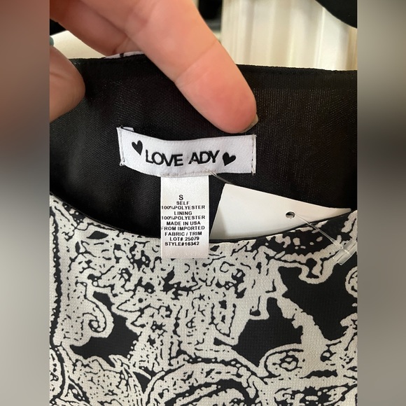 Love Ady Black and White Designed Dress Top, women’s size 8, NWT - Picture 3 of 4
